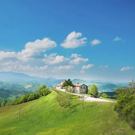 Дом отдыха Flat On A Farm With Swimming Pool And Many Activities Сант'Анджело-ин-Вадо